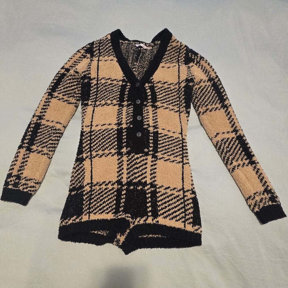 LA VIE EN LOUNGE Chenille Long Sleeve Romper. Size S. - Picture 4 of 10